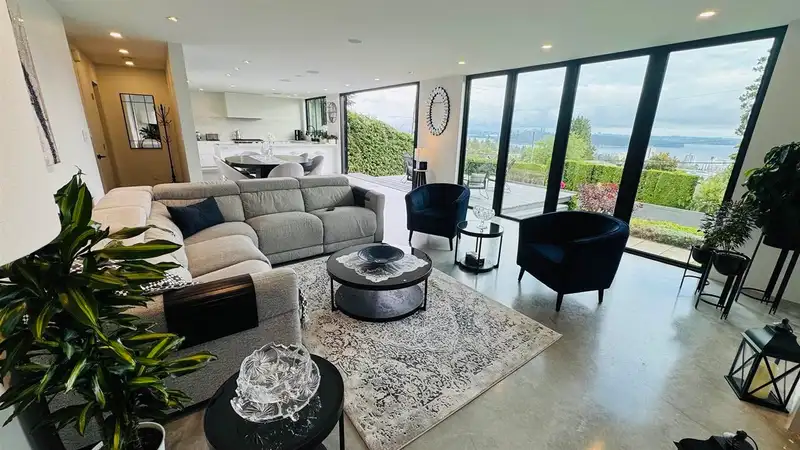2234 PALMERSTON AVENUE - photo 3 of 28