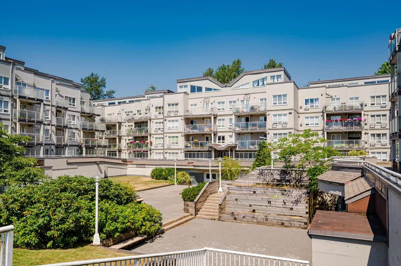 415 14377 103 AVENUE - photo 2 of 25