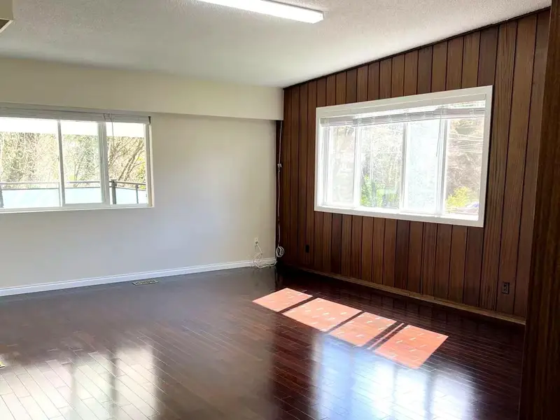 4383 PINEWOOD CRESCENT - photo 2 of 15