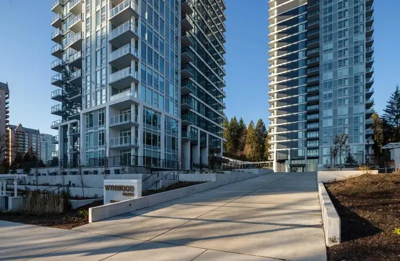 606 585 AUSTIN AVENUE - photo 1 of 25