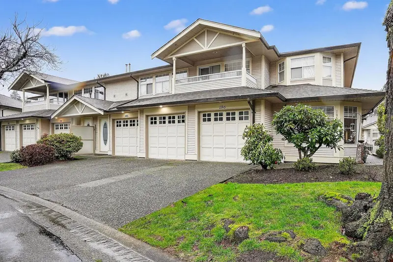 186 20391 96 AVENUE - photo 1 of 25