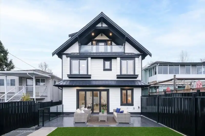 2 2750 E 5TH AVENUE - photo 1 of 23