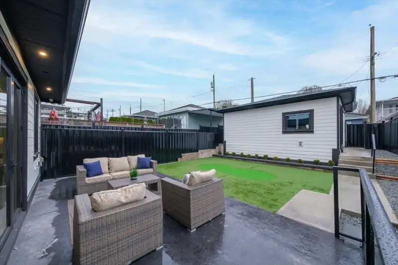 2 2750 E 5TH AVENUE - photo 4 of 23