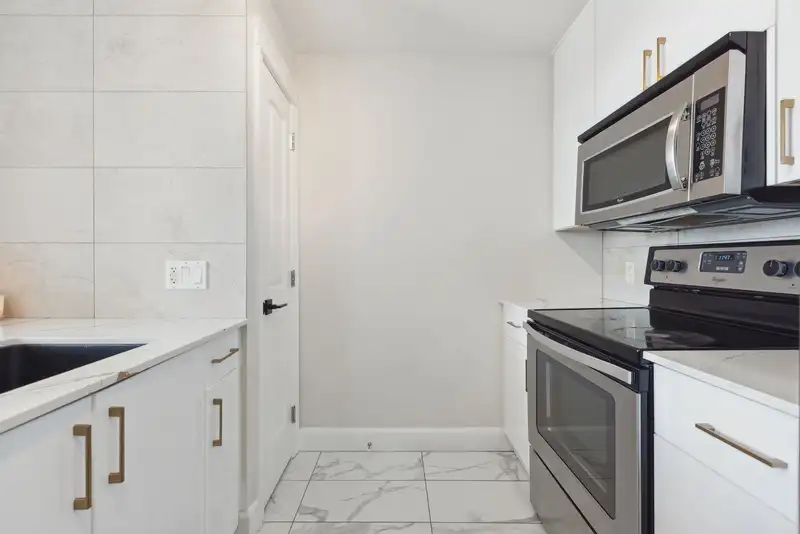 PH6 3255 SMITH AVENUE - photo 4 of 30