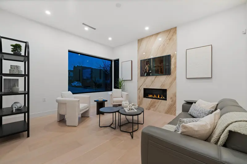 1605 E 21ST AVENUE - photo 4 of 25