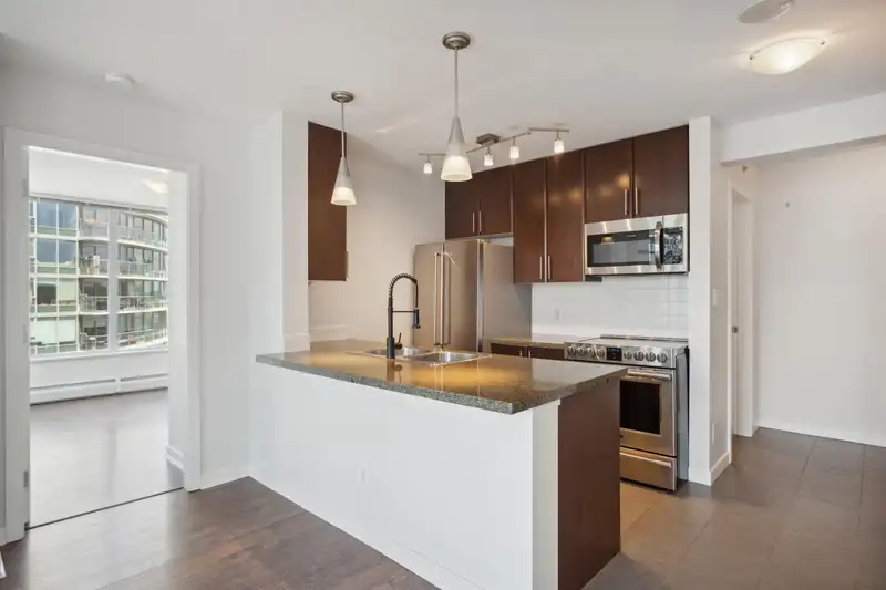 2307 688 ABBOTT STREET - photo 4 of 27