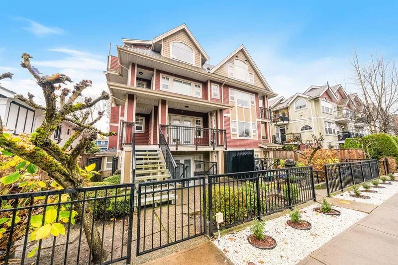 203 930 W 16TH AVENUE - photo 1 of 25