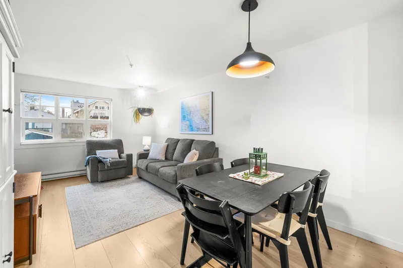 203 930 W 16TH AVENUE - photo 4 of 25