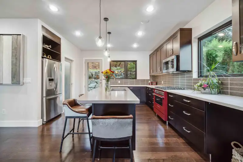 1027 IOCO ROAD - photo 4 of 40