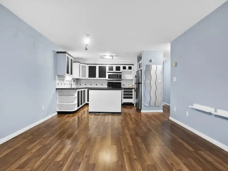 312 121 SHORELINE CIRCLE - photo 4 of 21