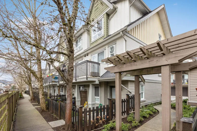 30 7155 189 STREET - photo 2 of 25