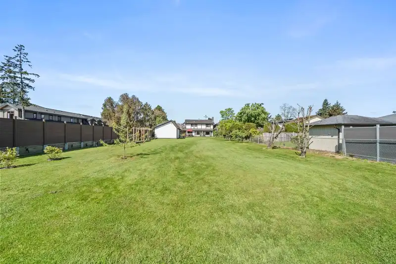 6546 GIBBONS DRIVE - photo 2 of 40