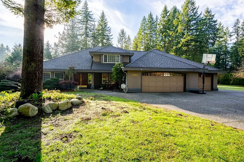 21022 42 AVENUE - photo 3 of 25