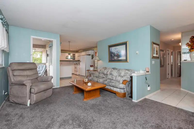 241 13888 70TH AVENUE - photo 3 of 40