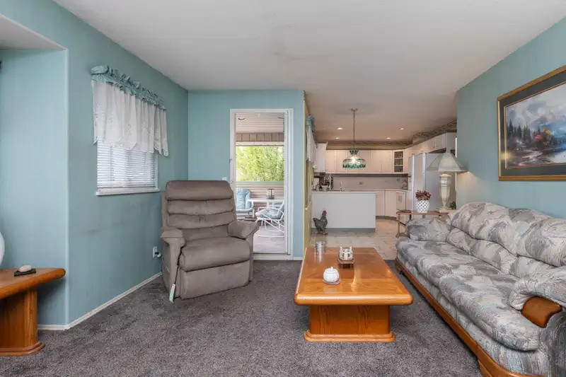 241 13888 70TH AVENUE - photo 4 of 40