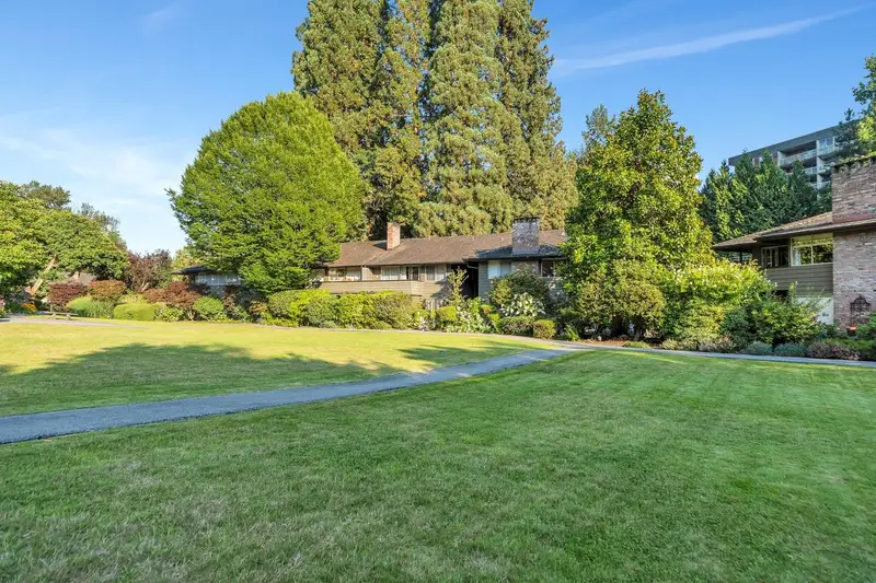 208 235 KEITH ROAD - photo 2 of 25