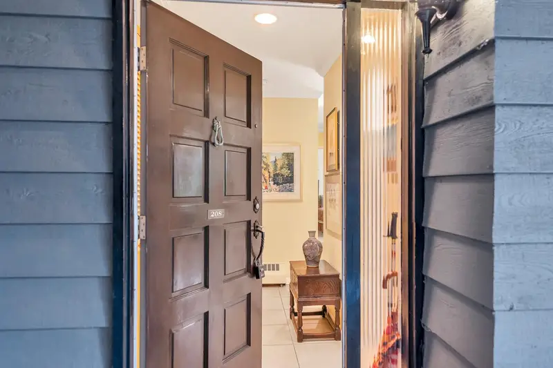 208 235 KEITH ROAD - photo 3 of 25