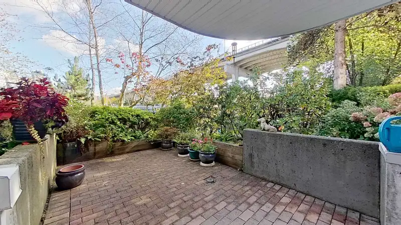 102 1502 ISLAND PARK WALK - photo 2 of 25