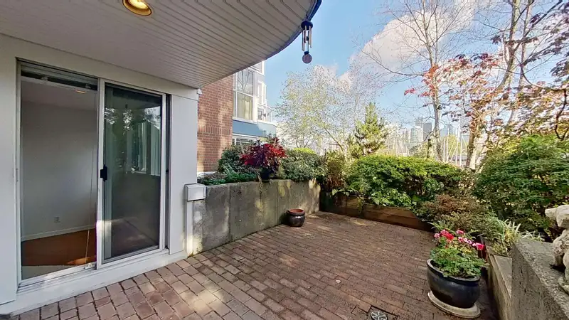 102 1502 ISLAND PARK WALK - photo 3 of 25