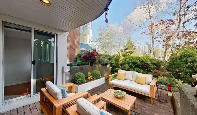 102 1502 ISLAND PARK WALK - photo 4 of 25