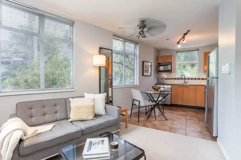 210 638 W 7TH AVENUE - photo 1 of 24