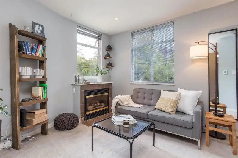 210 638 W 7TH AVENUE - photo 4 of 24
