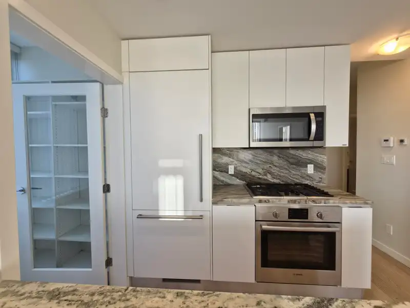 317 2033 W 10TH AVENUE - photo 3 of 40