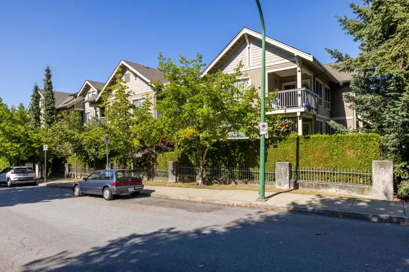107 3895 SANDELL STREET - photo 1 of 40
