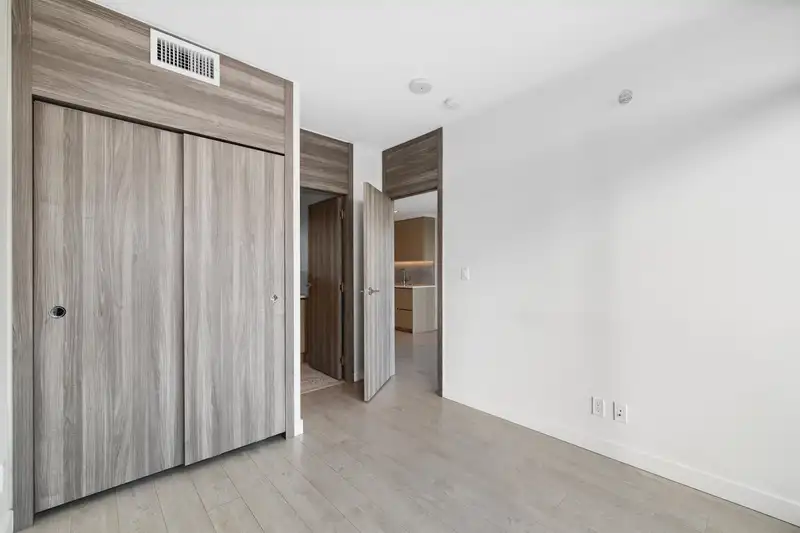406 4720 LOUGHEED HIGHWAY - photo 4 of 12