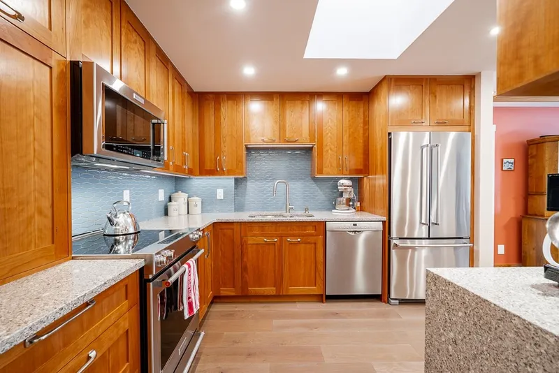 402 1281 PARKGATE AVENUE - photo 3 of 25