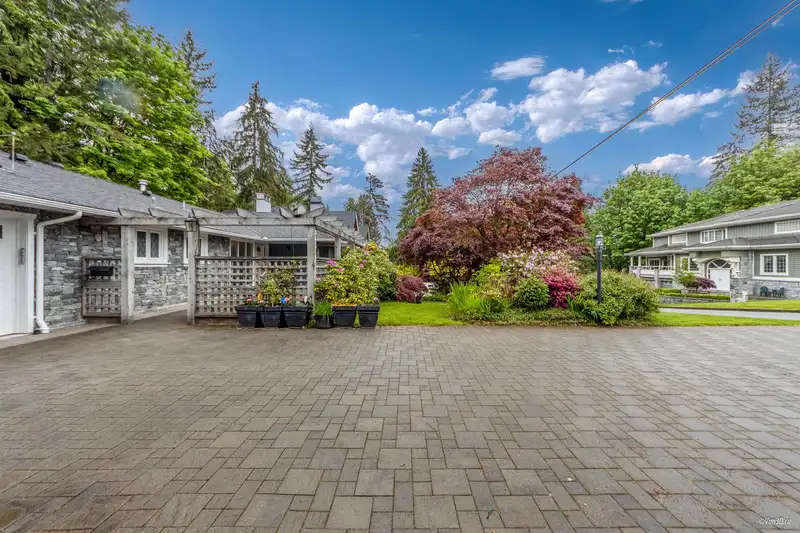 944 POIRIER STREET - photo 4 of 40