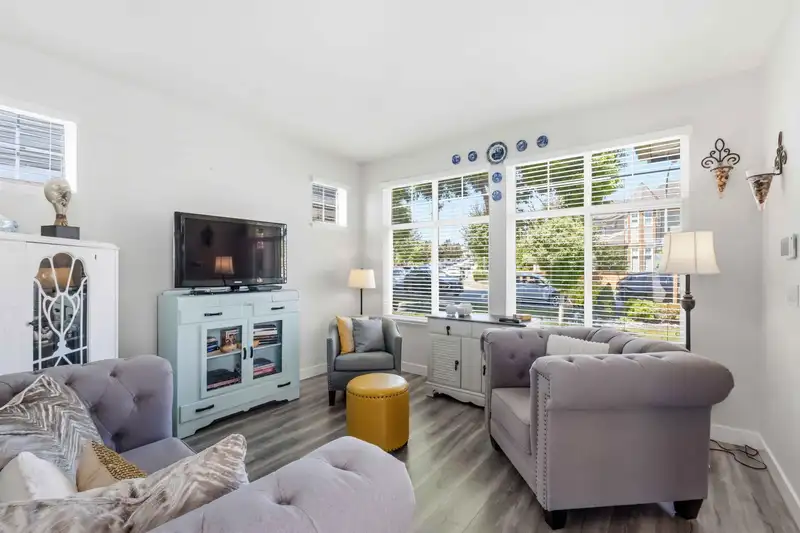5666 149A STREET - photo 2 of 37