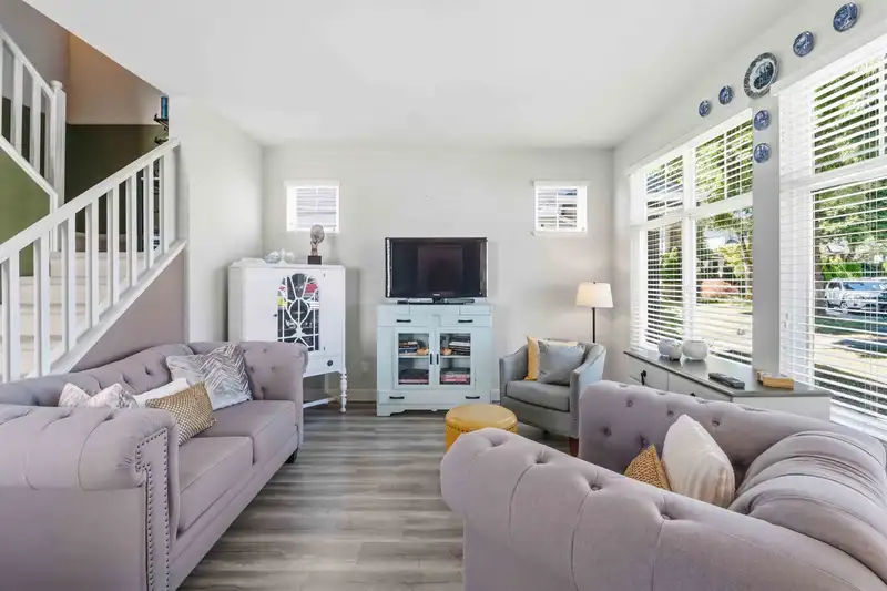5666 149A STREET - photo 3 of 37