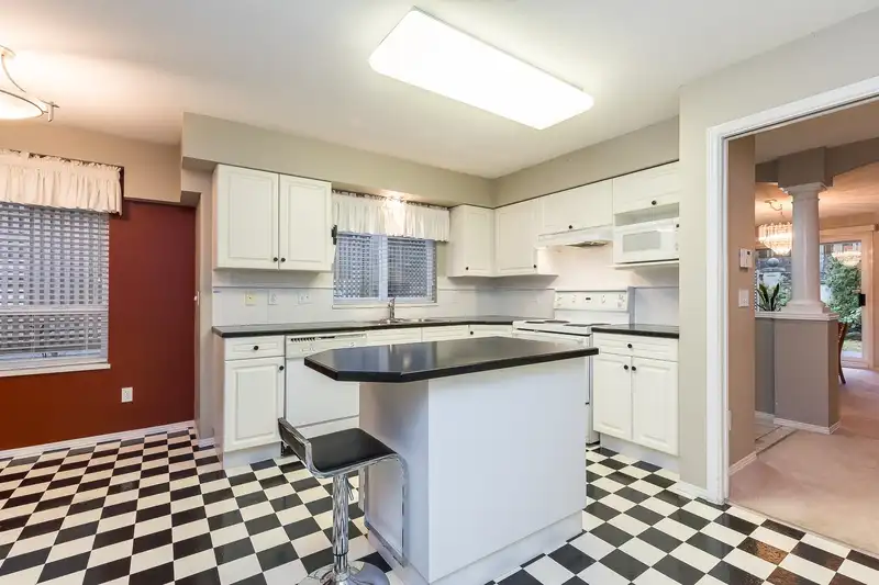 278 13888 70 AVENUE - photo 1 of 38