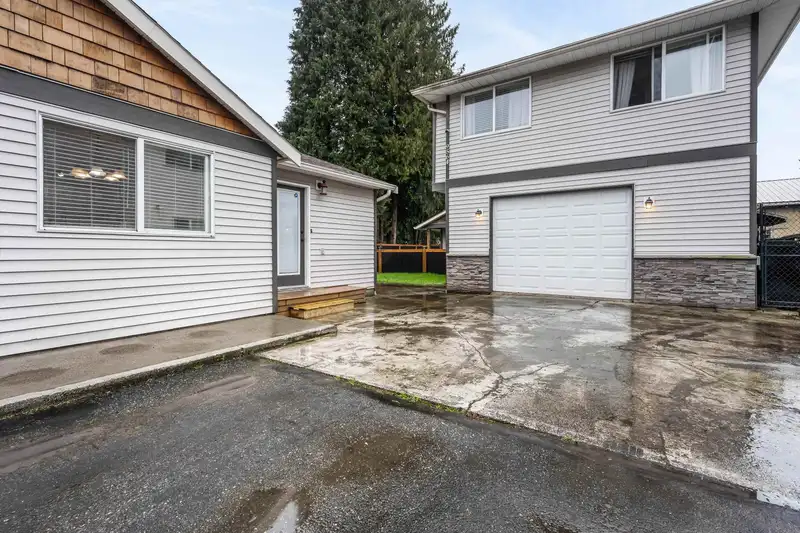 9566 COOTE STREET - photo 3 of 40