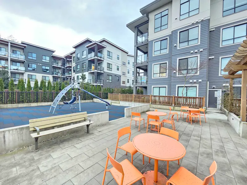 115 20356 72B AVENUE - photo 3 of 16