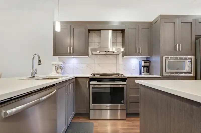 35 21150 76A AVENUE - photo 3 of 28