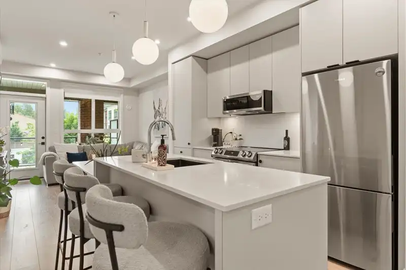 211 45511 CAMPUS DRIVE - photo 1 of 35