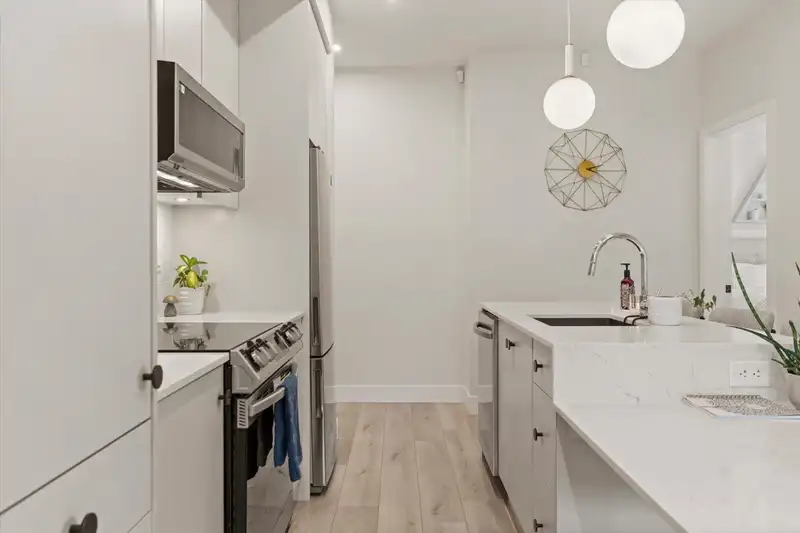 211 45511 CAMPUS DRIVE - photo 4 of 35