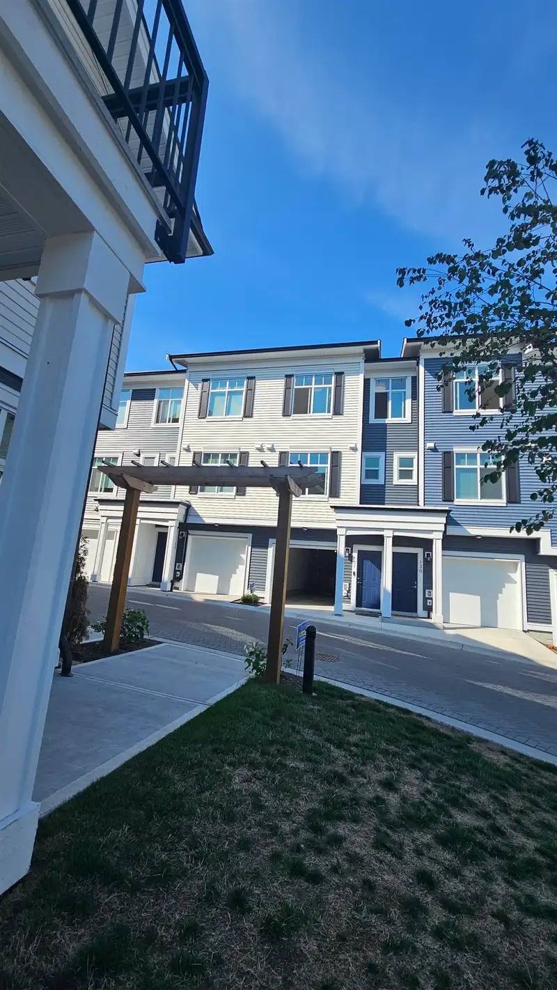 131 3565 BAYCREST AVENUE - photo 3 of 19