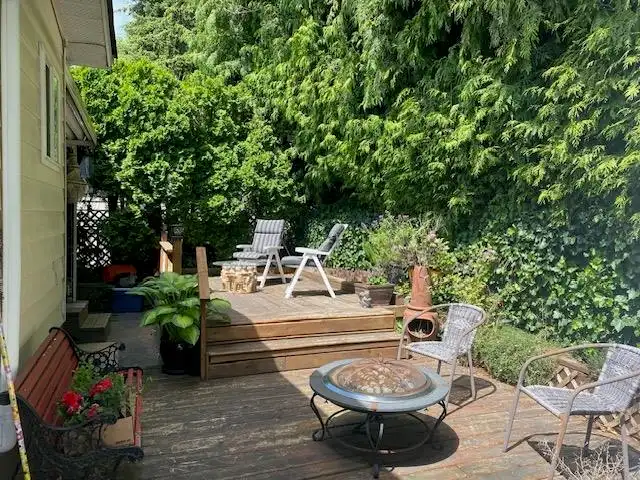15 1640 162 STREET - photo 2 of 18