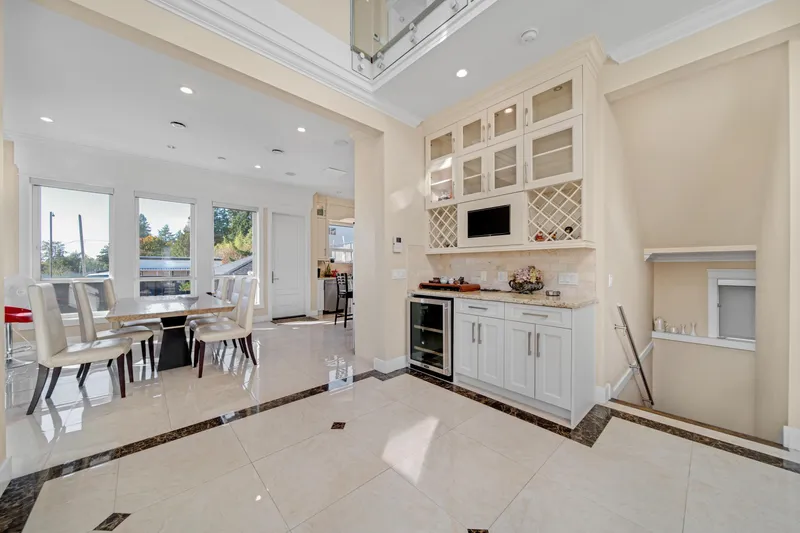 8543 ROYAL OAK AVENUE - photo 4 of 25