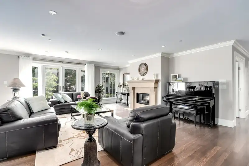 6088 TRAFALGAR STREET - photo 1 of 40