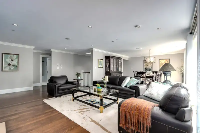 6088 TRAFALGAR STREET - photo 4 of 40