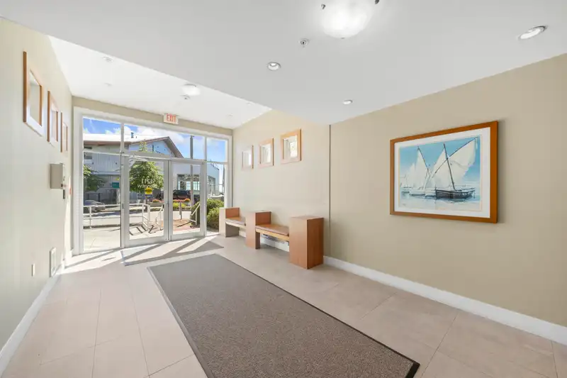 207 4211 BAYVIEW STREET - photo 3 of 34