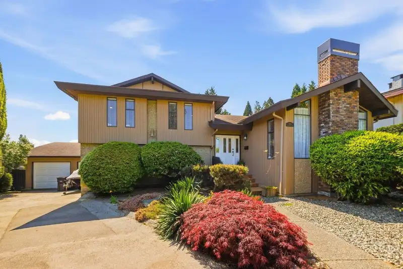 1390 EASTLAWN DRIVE - photo 1 of 40