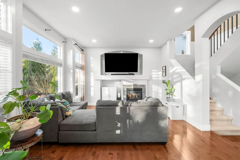 7339 200A STREET - photo 4 of 25