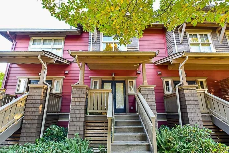 112 675 PARK CRESCENT - photo 1 of 25