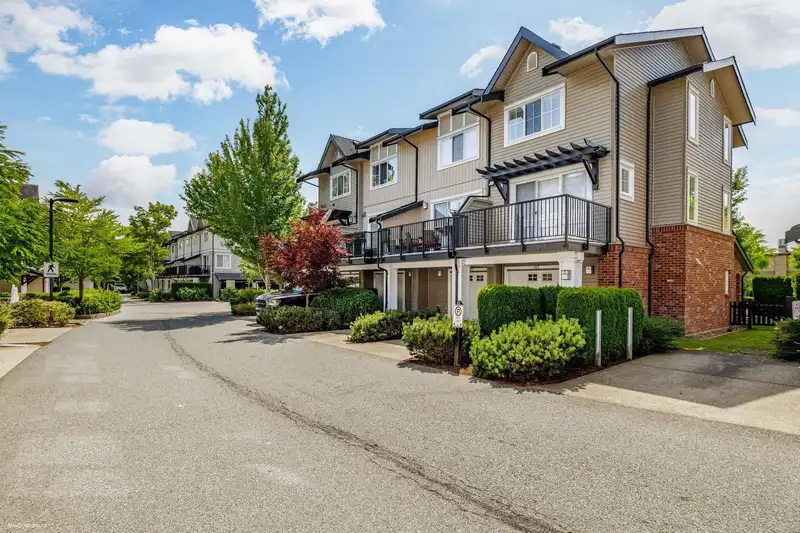 153 2450 161A STREET - photo 2 of 37