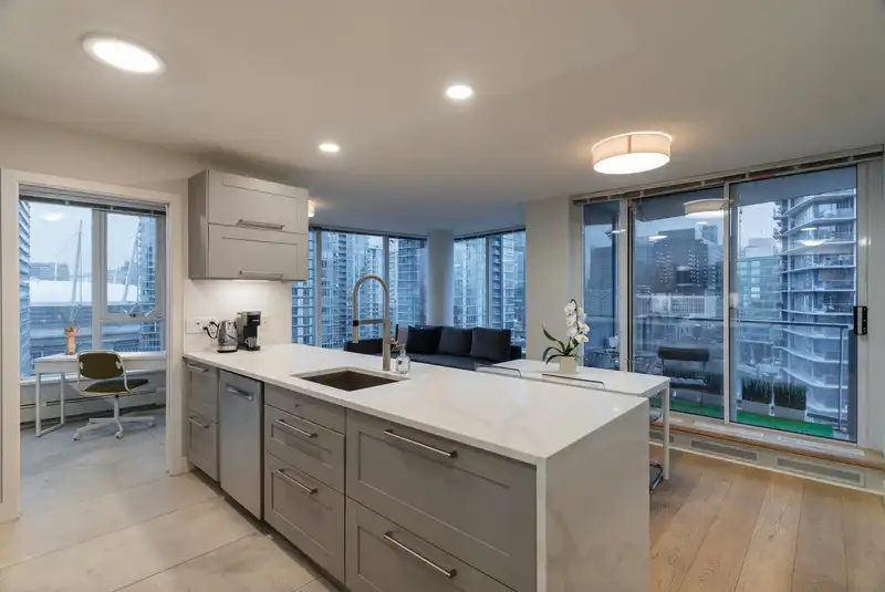 2107 689 ABBOTT STREET - photo 1 of 3